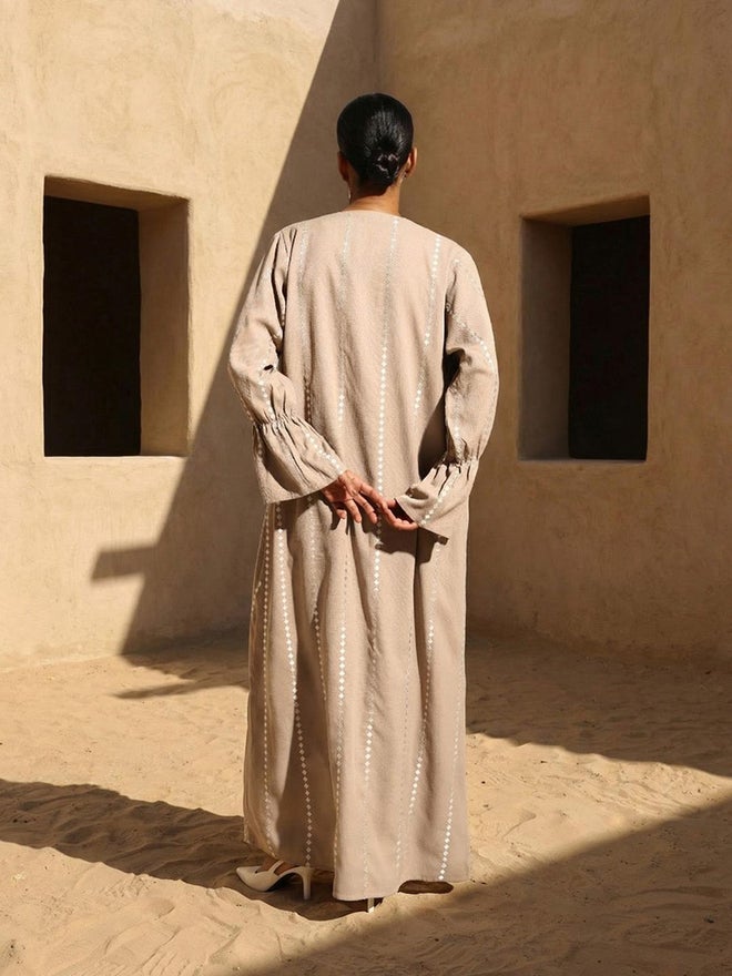 ISHIN Beige Crinkled Cotton Relaxed Abaya with Hijab - Image 4